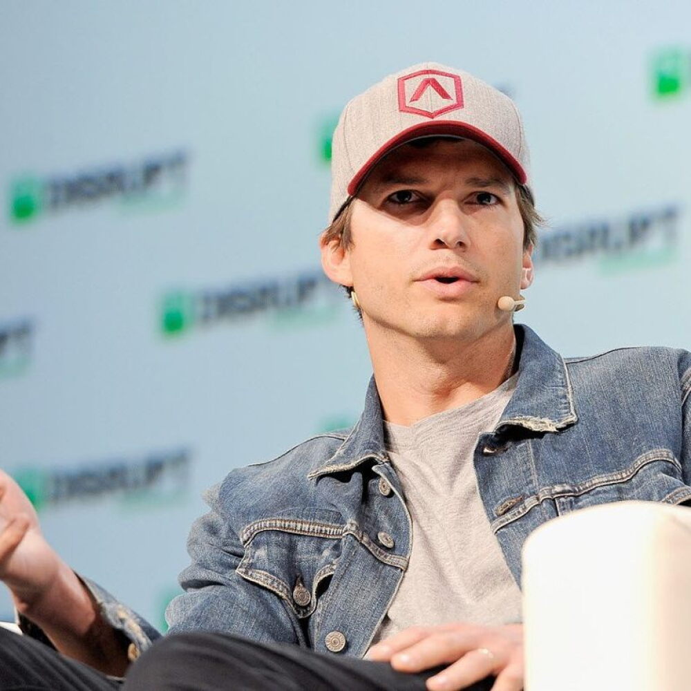 ashton kutcher dipping tobacco I Tried Chewing For One Month, and Here's What I Learned I Tried Chewing Tobacco for